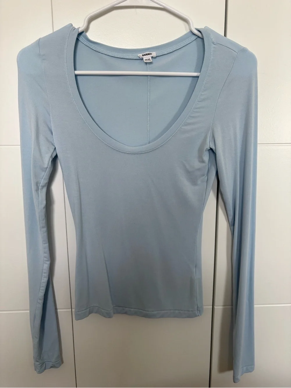 Garage smooth long sleeve scoop neck top bundle - Picture 4 of 8